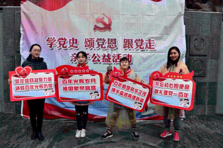 养了个时刻都在“震惊”的狗子,主人每天都会被逗乐:像是个行走的表情包!
